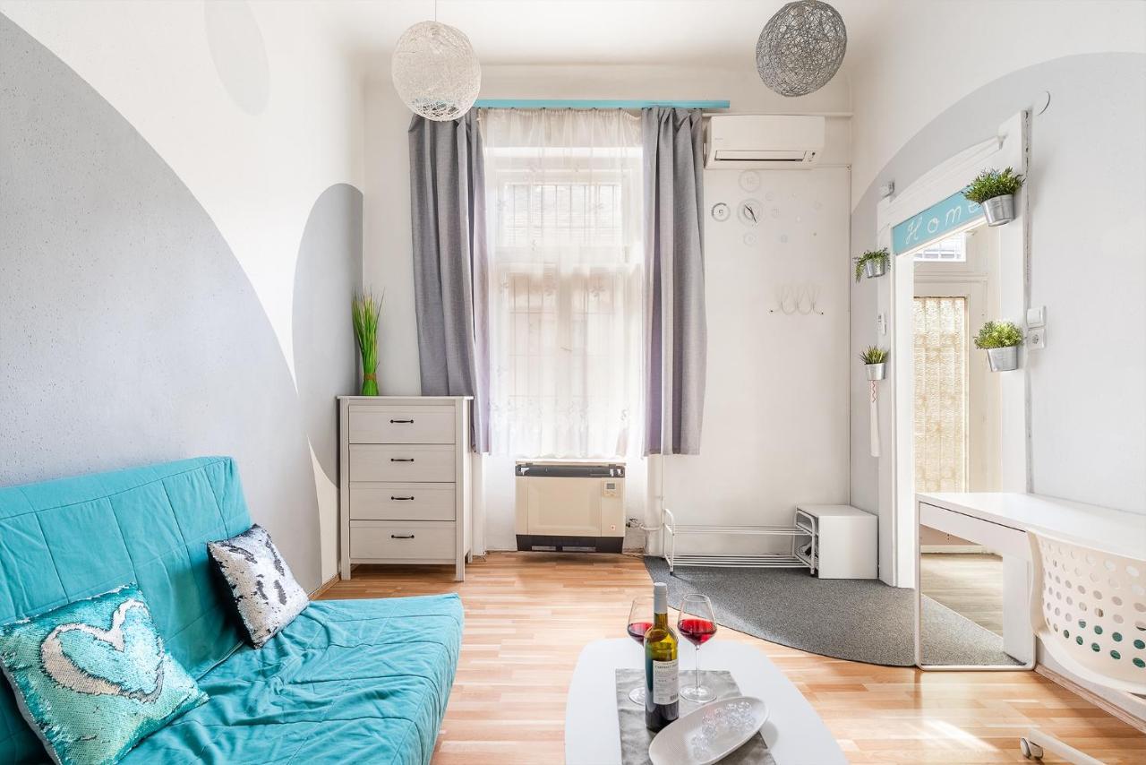 Sunny Dots - Free Parking! Budapest